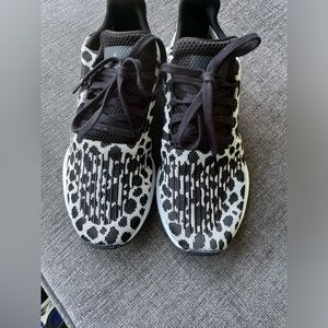 Addidas swift run women’s sneakers size 8.5-new